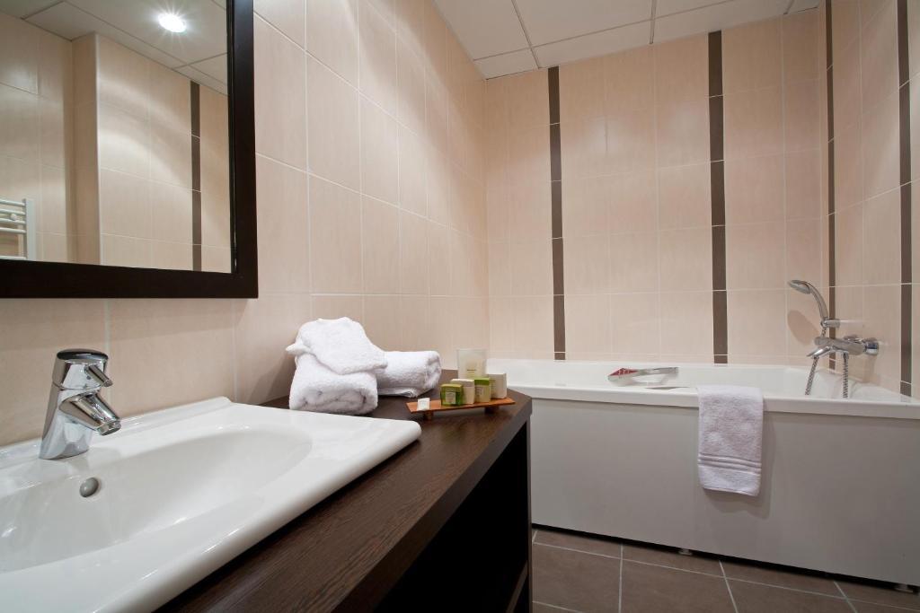 Auberge Du Moulin Marin Lapalisse Kamer foto